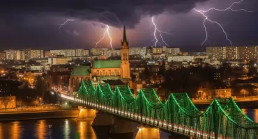 Burze nad Włocławkiem i okolicą. Deszcz, wiatr i możliwy grad. IMGW ostrzega