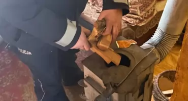 Policjanci pomogli 93-latkowi. Posłuchaj koncertu, który ich poruszył