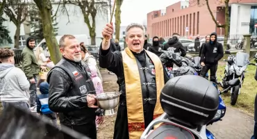 Motoświęconka 2026 we Włocławku. Prawdziwi motocykliści nie boją się deszczu