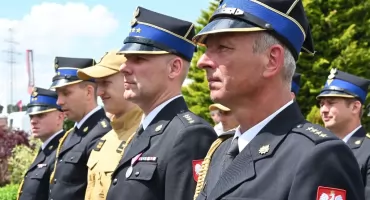 Dzień Strażaka we Włocławku. Awanse, odznaczenia i wyjątkowy apel przy Rolnej. Zdjęcia