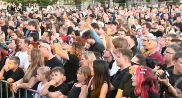 Finał Letnich Brzmień 2026 we Włocławku. Prezentacja koszykarzy Anwilu, Happysad, Strachy na Lachy. Zdjęcia