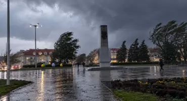 Silny wiatr uderzy we Włocławek i okolice. IMGW podniosło alert, porywy nawet do 100 km/h