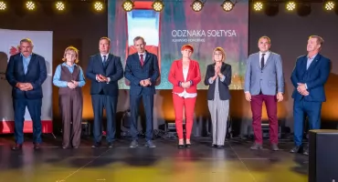 Sołtysi z powiatu włocławskiego z odznakami. Uroczyste spotkanie w Kruszynie. Zdjęcia